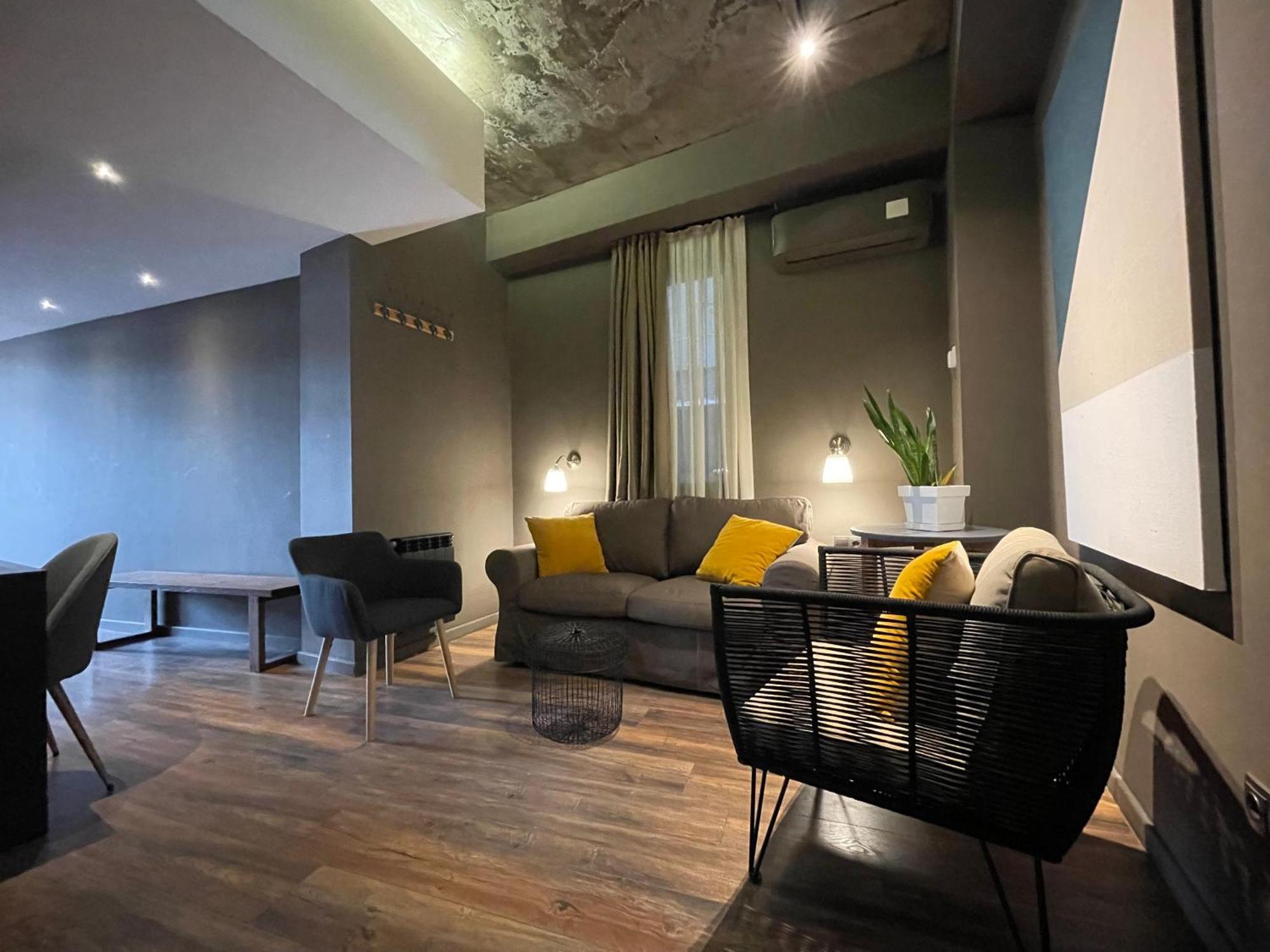 Moma, Contemporary Design At Old Tbilisi. Perfect Location Apartment ภายนอก รูปภาพ